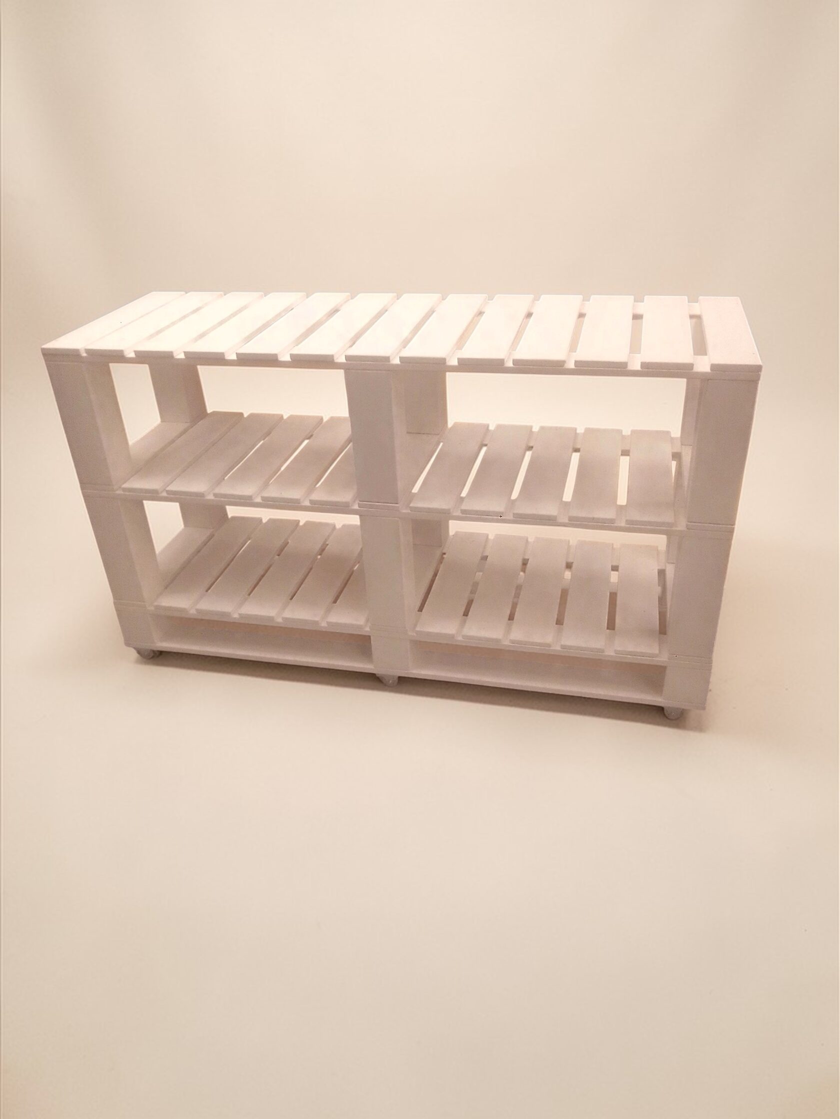 Консоль из массива сосны на колесах.