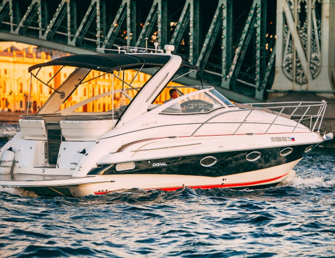 Яхта Ibiza для вечерней прогулки на катере с капитаном