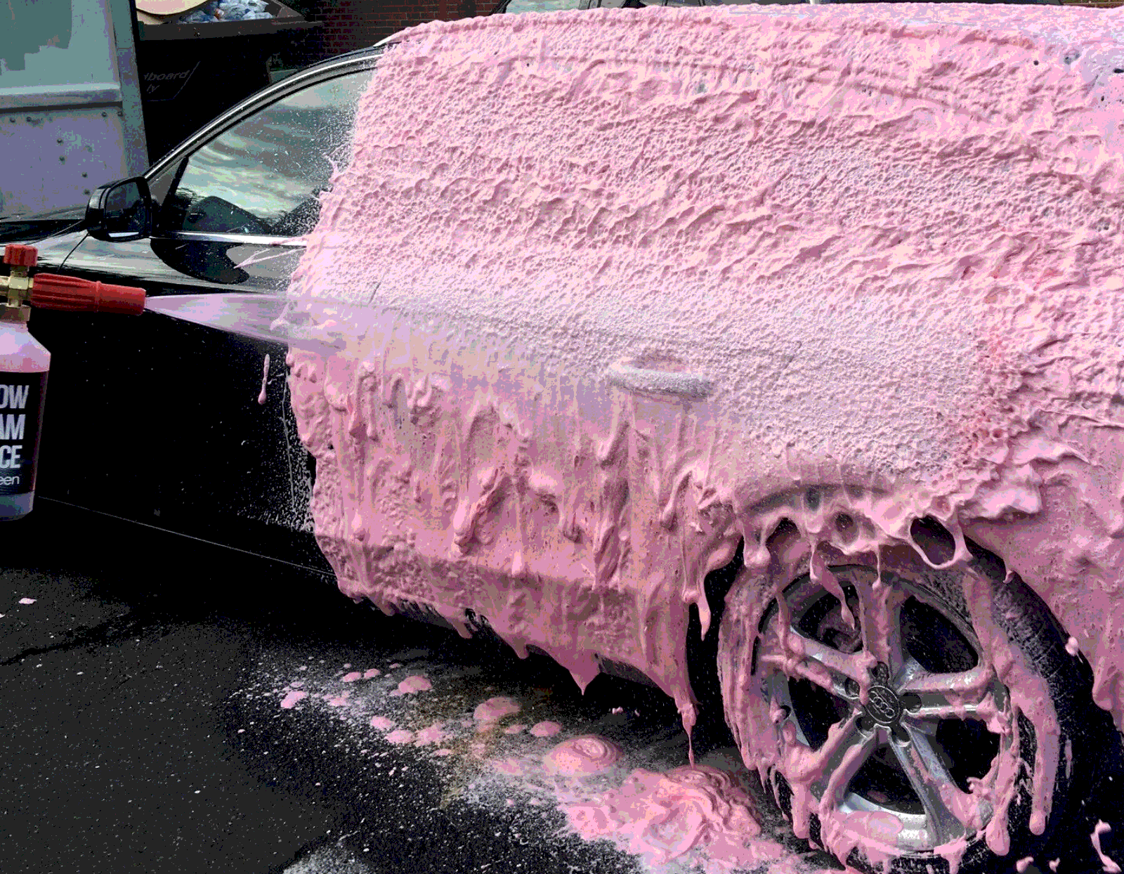 Пена в машинке что делать. Car Wash Foam 5k. Цветная пена для мойки автомобилей. Пена на машине. Розовая пена для мойки авто.