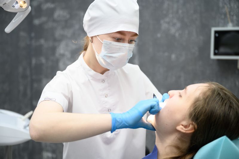 врач стоматолог Смоленск лечение зубов