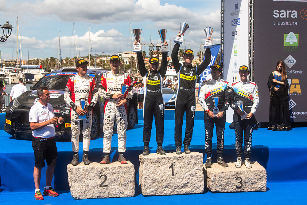 Подиум ралли Сардиния 2024, WRC2: победители Сами Паяри и Энни Мялконен (Toyota), второе место – Йоан Россель и Бенжамен Булю (Citroën), третье место – Ян Соланс и Родриго Санхуан (Toyota)