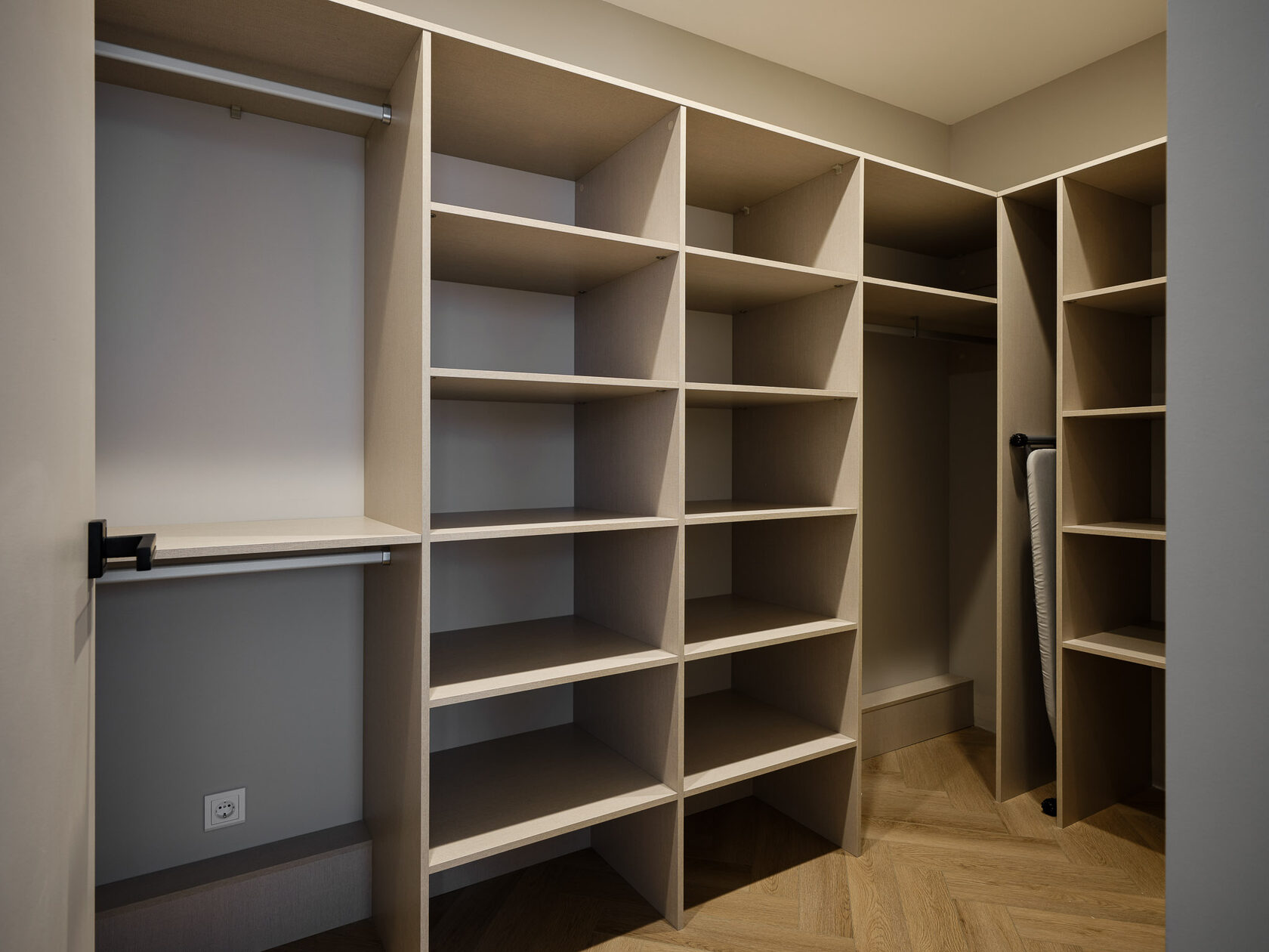 реализация гардеробной комнаты 