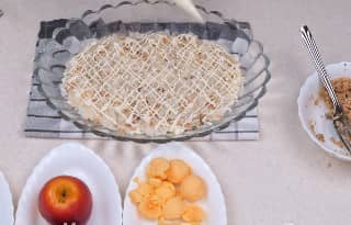 Приготовление салата «Мимоза» с яблоком: шаг 6