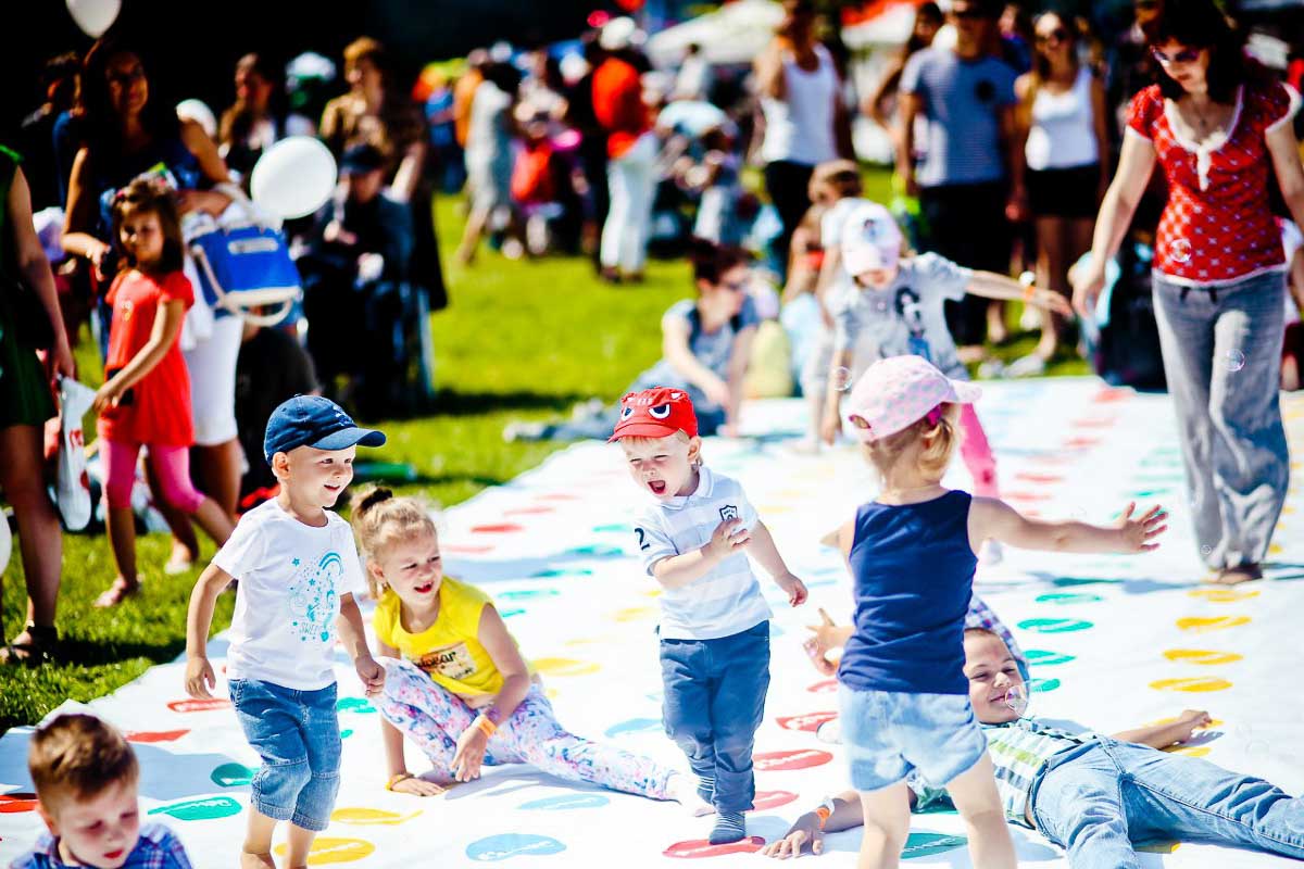 Family day. Фэмили Дэй. Фэмили Дэй праздник. Фестиваль Family Day. Летние детские фестивали.