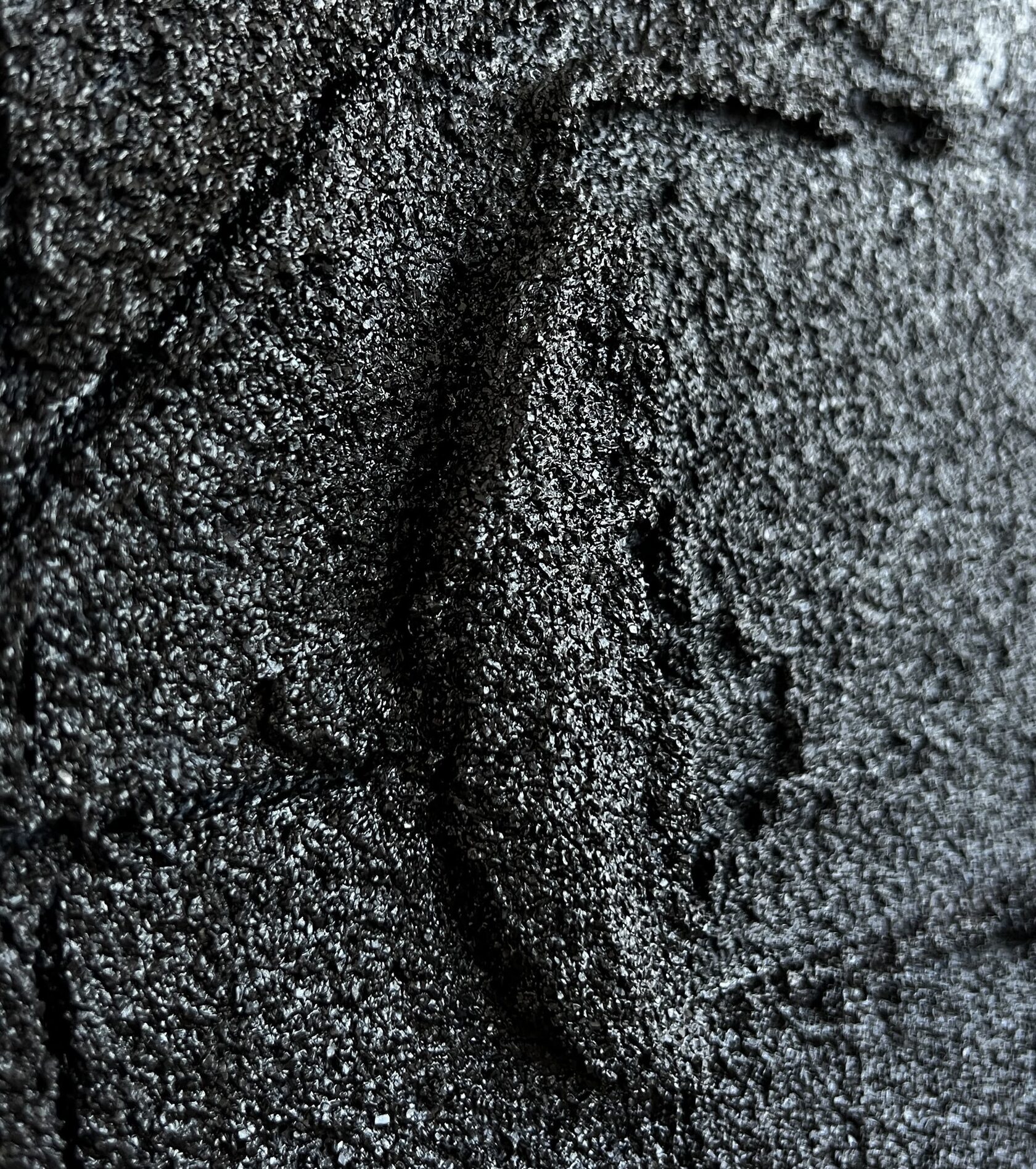 Минималистичная картина в черном цвете