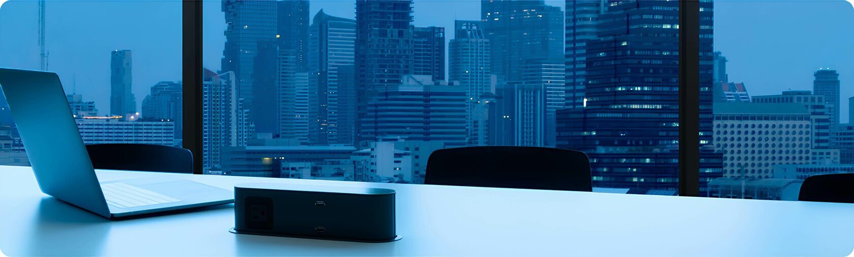 на картинке ночной офис компании по решениям ERP-систем