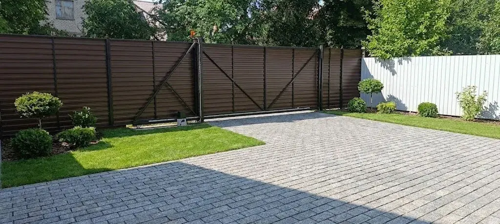 Заказать забор из профнастила Горизонтальный