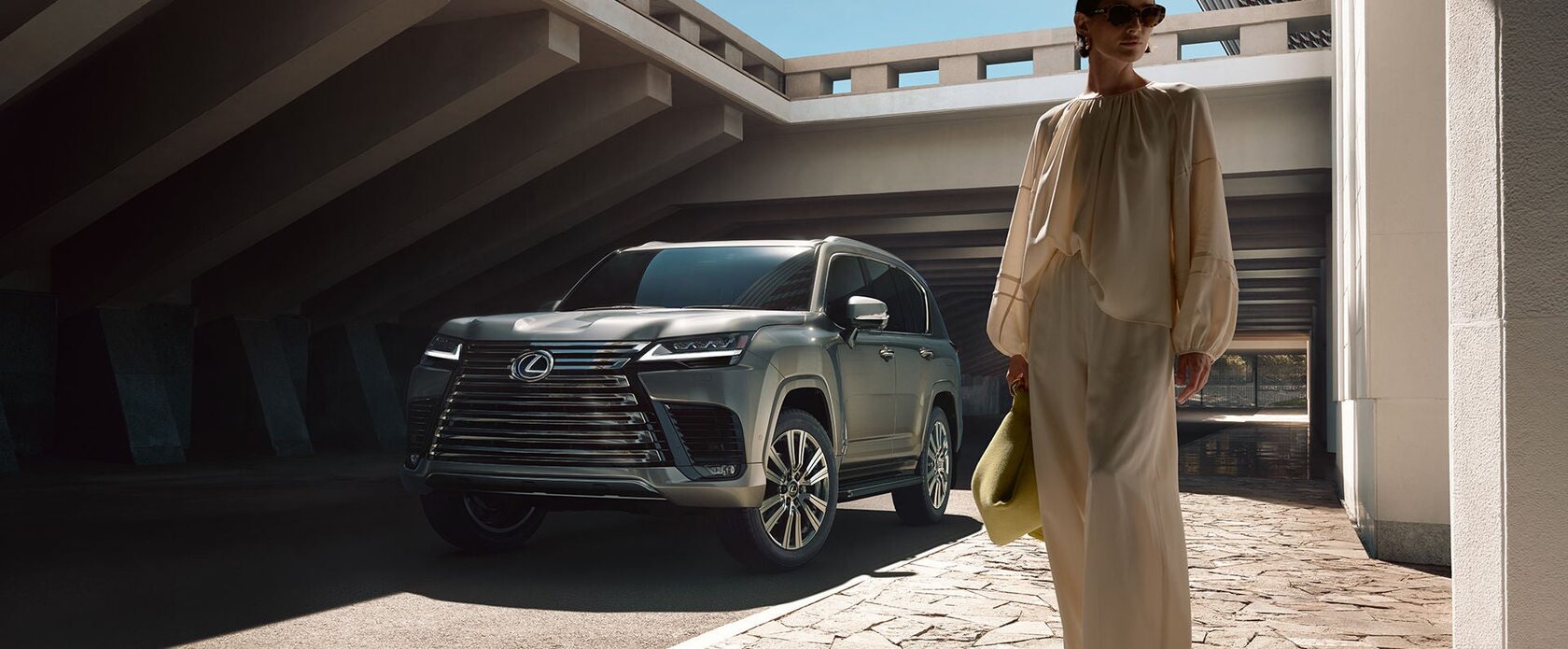 Lexus LX 600 Luxury в цвете Atomic Silver