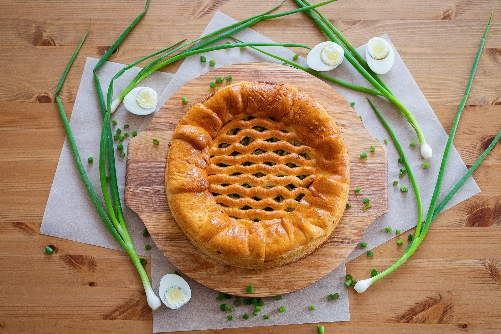 Пирог с зеленым луком и яйцом