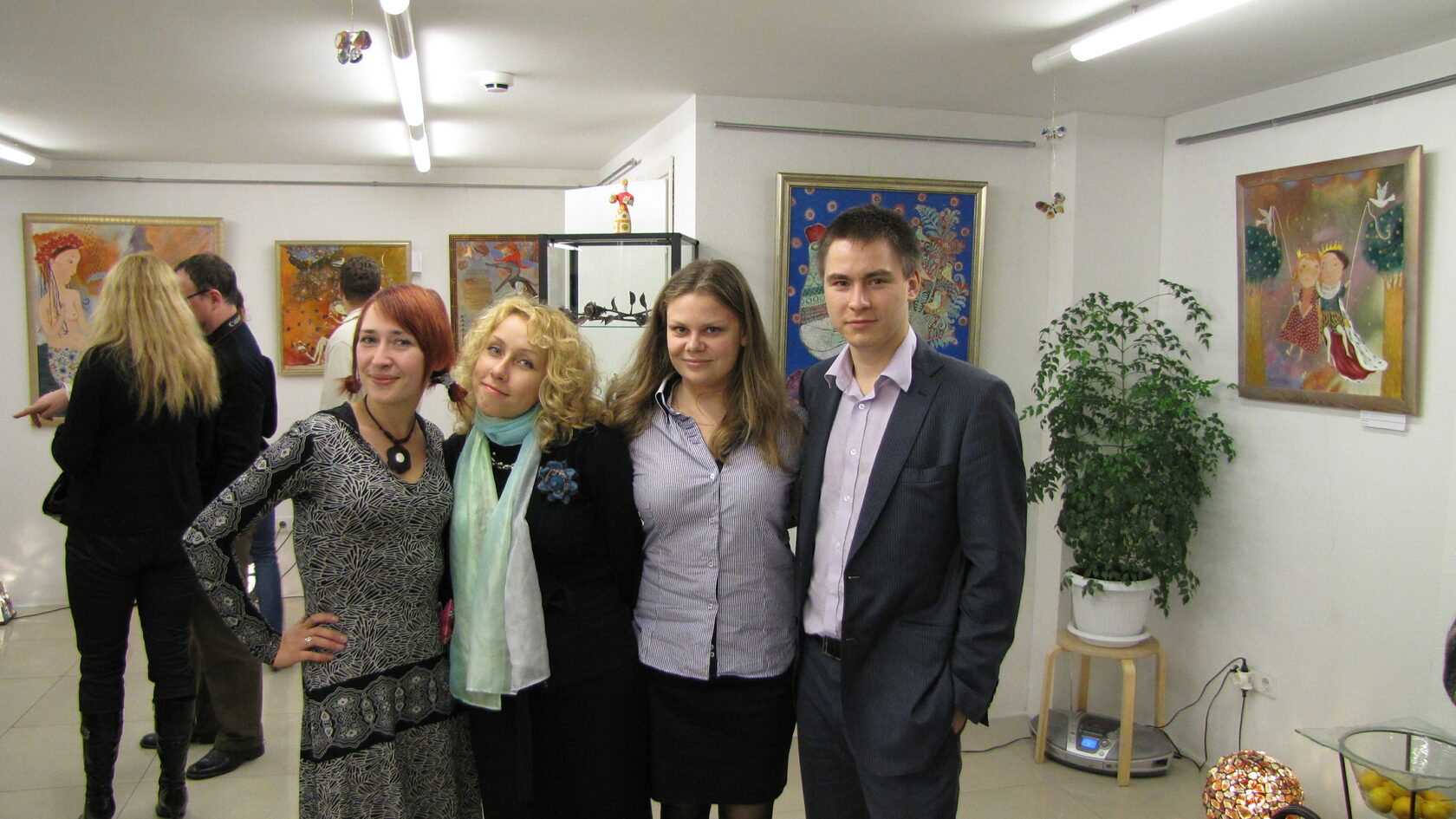 Выставка взрослых. Выставка взрослых. Анна катухина художница. Взрослым о детях выставка. Курсы иллюстрации.