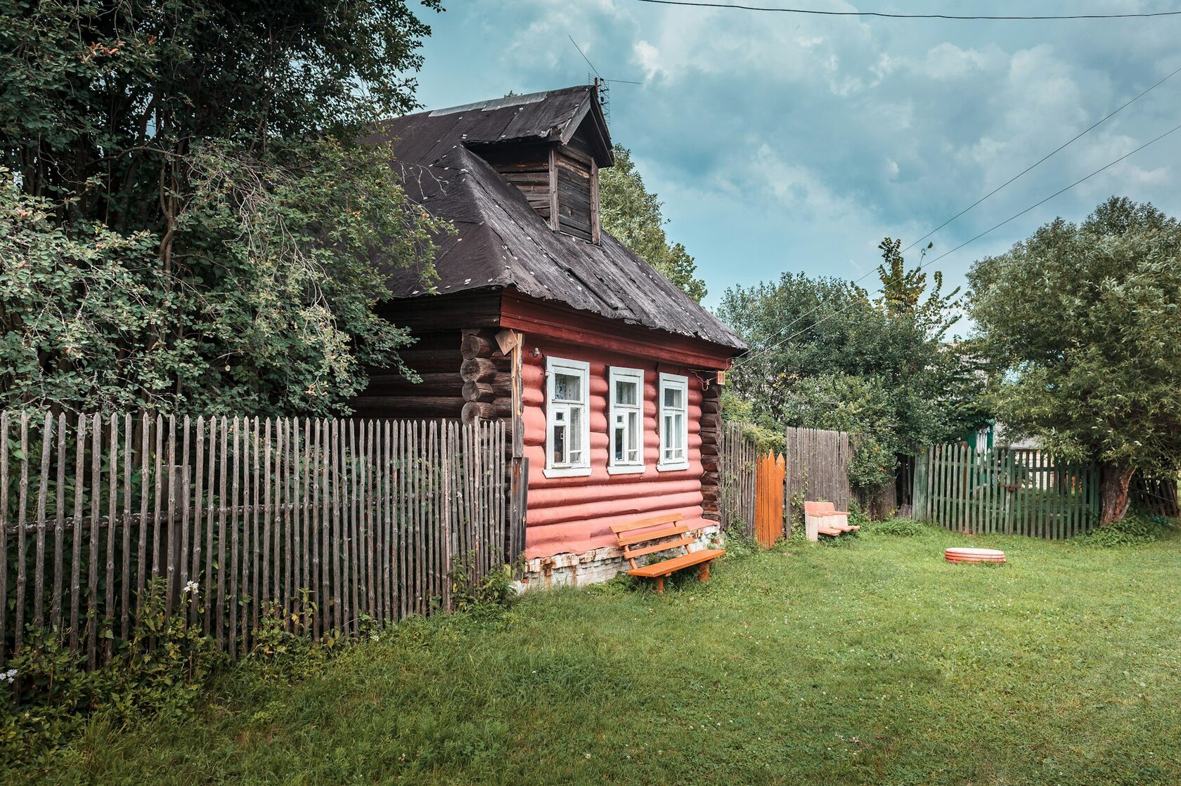 Дом с палисадником