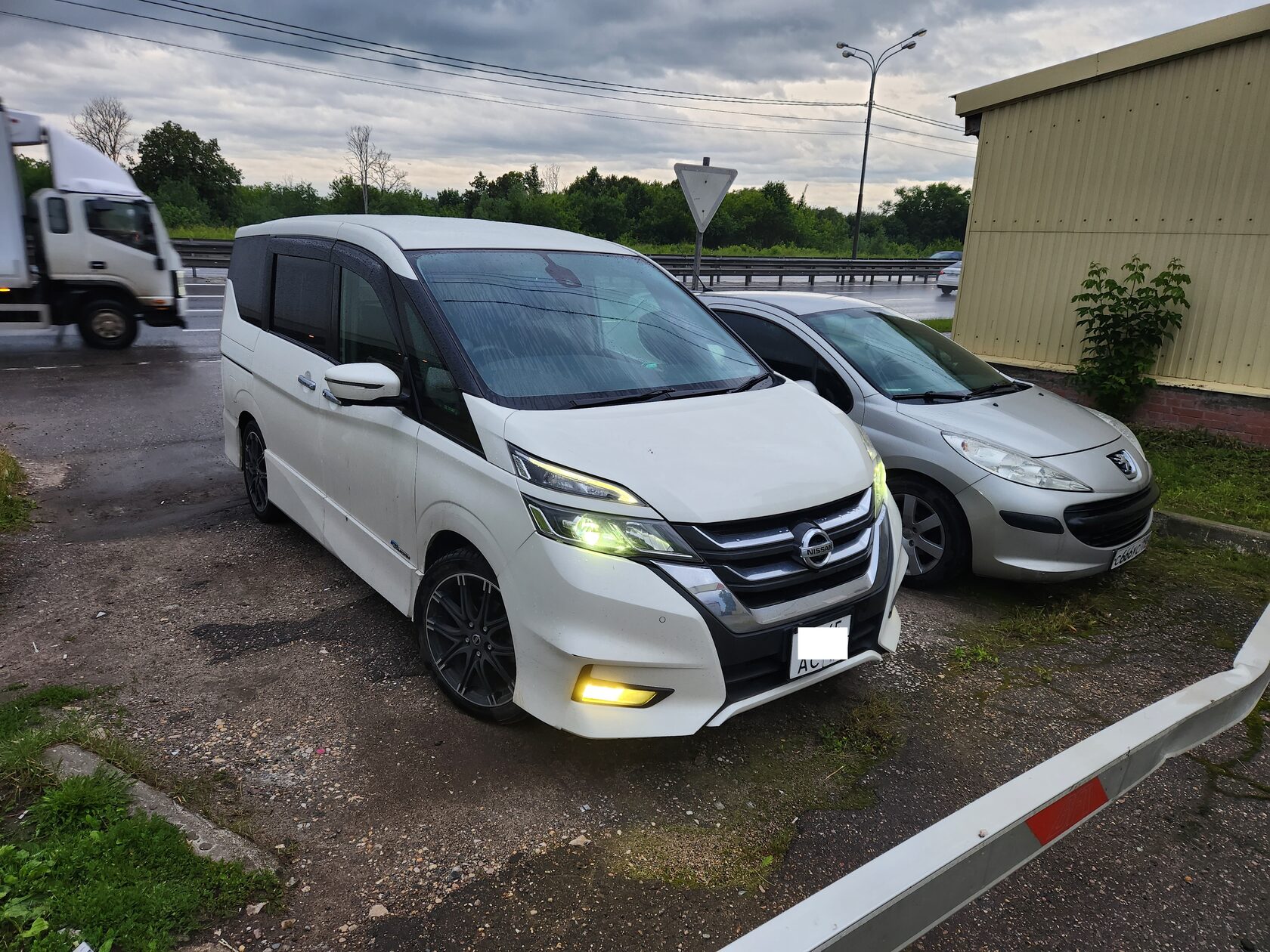 Nissan Serena 5 автозвук и шумоизоляция