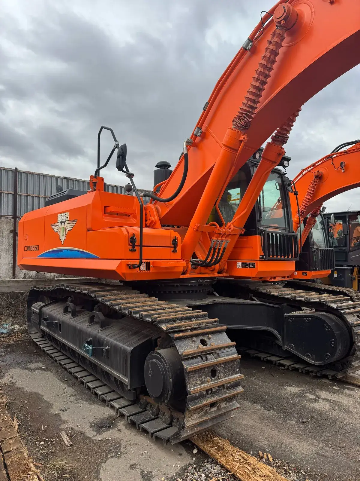 Гусеничный экскаватор LONKING CDM 6550