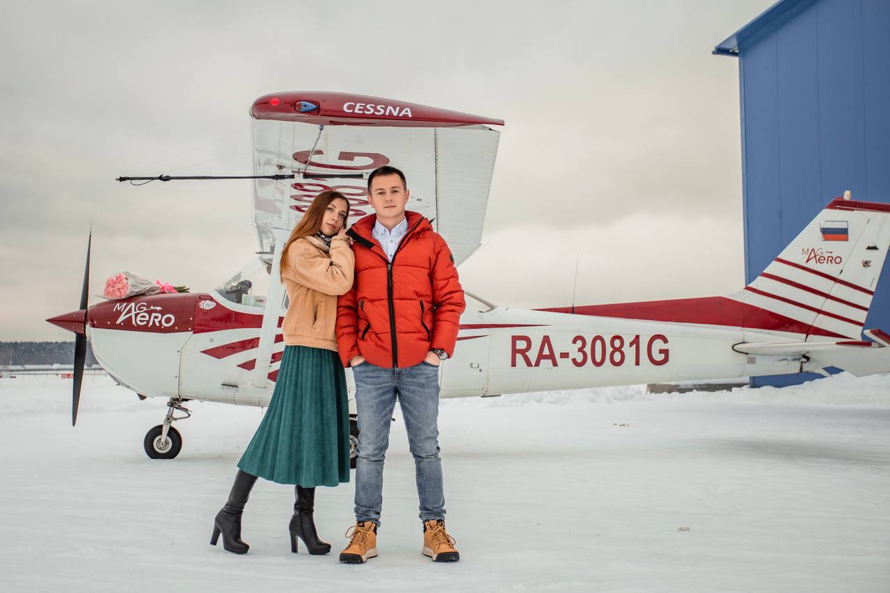 Flight предложение. Свидание на самолете Новосибирск. Самолет за наших. Баннер аэроклуба. Аэродром баннер.