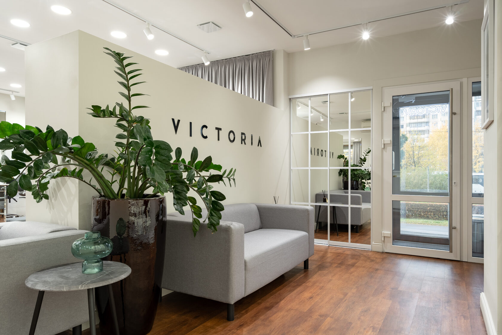 Lanet mommies, kamming ustidan mushuk Yosh rus talabalari bilan jinsiy aloqa