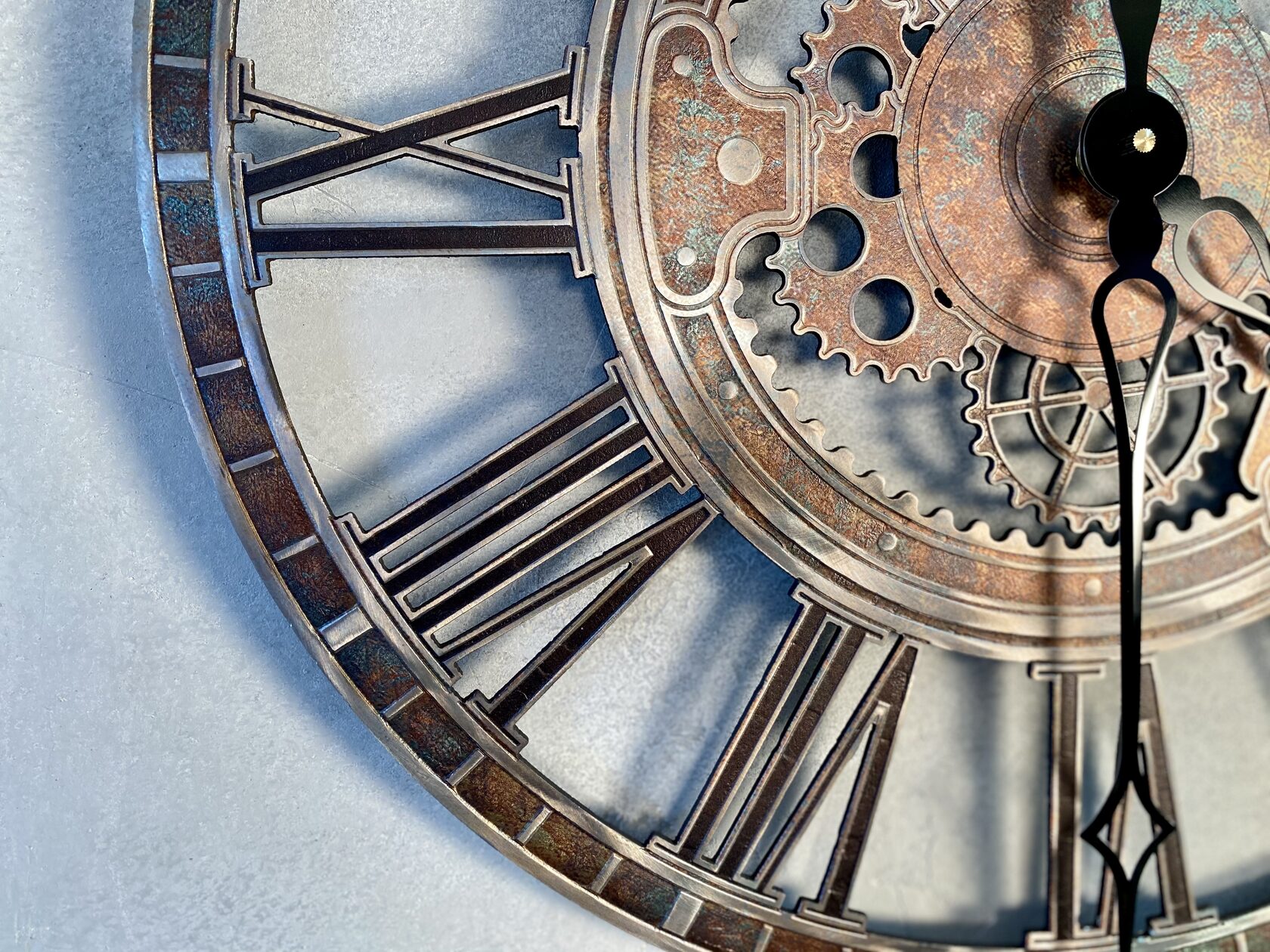 Настенные часы уф. Часы настенные стальные. Большие старинные часы. Антикварные часы большие. Металлическая основа для часов.
