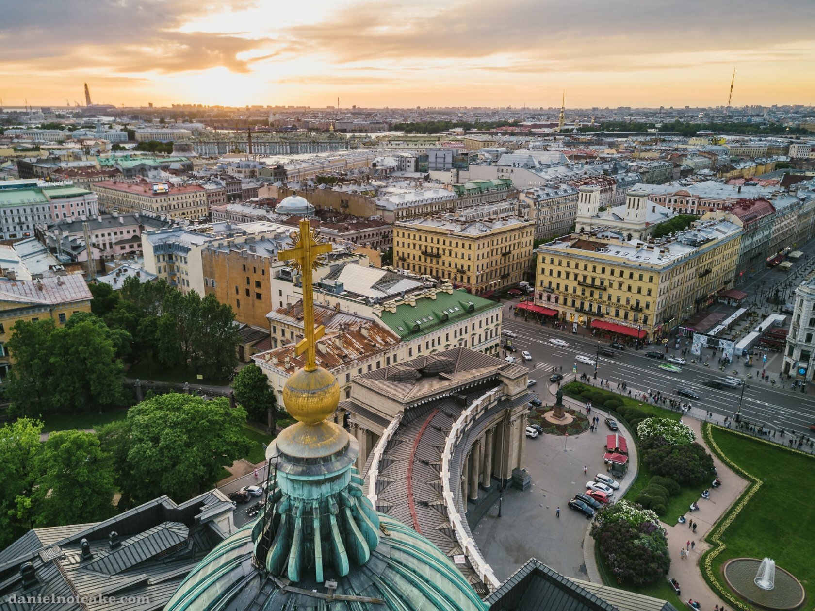 Фото в центре