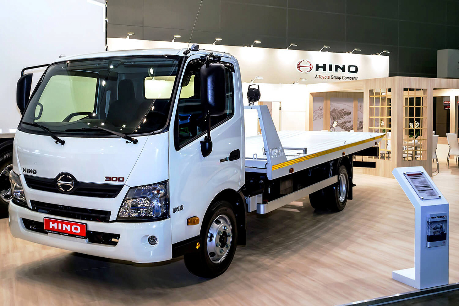 Hino 4. Hino 300 XZU. Тойота Хино 300. Грузовик Hino 300. Хино Дутро 300.