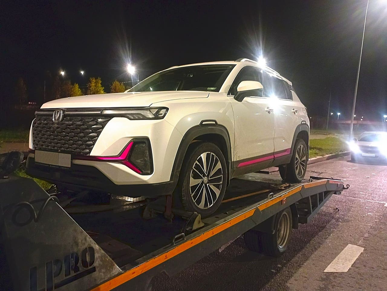 Эвакуация Чанган CS35 с Комендантского проспекта в Приморском районе Санкт-Петербурга