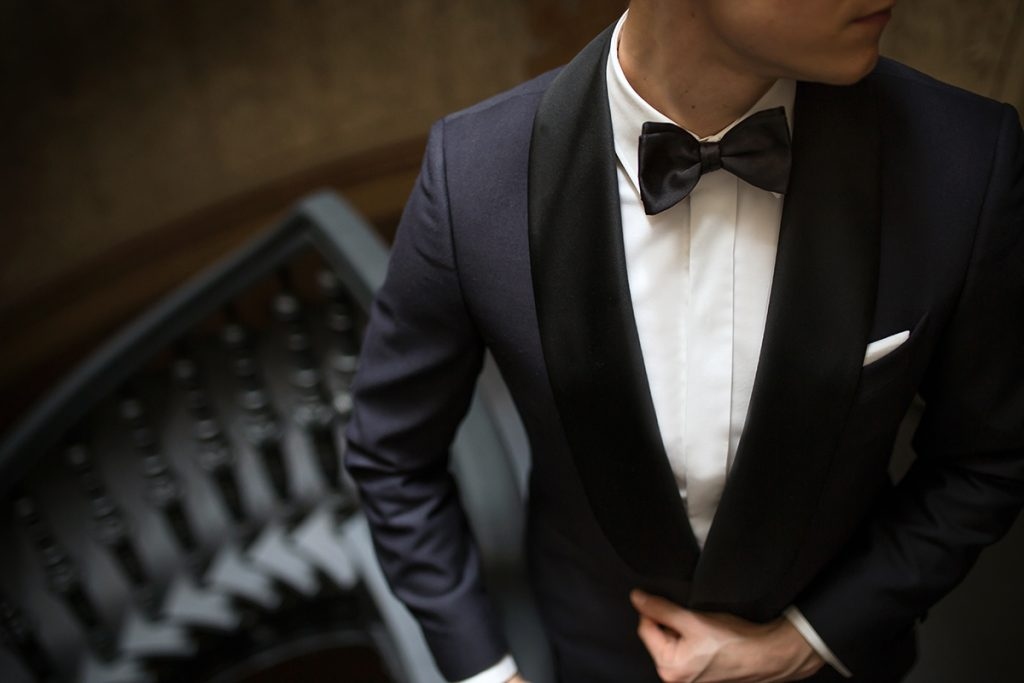 Одевайтесь, чтобы произвести впечатление: ваш путеводитель по одежде для мужчин с черным галстуком