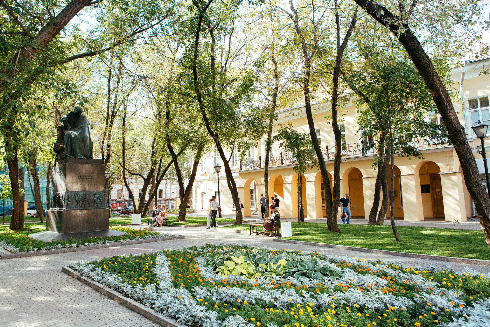 Суворовский бульвар в москве