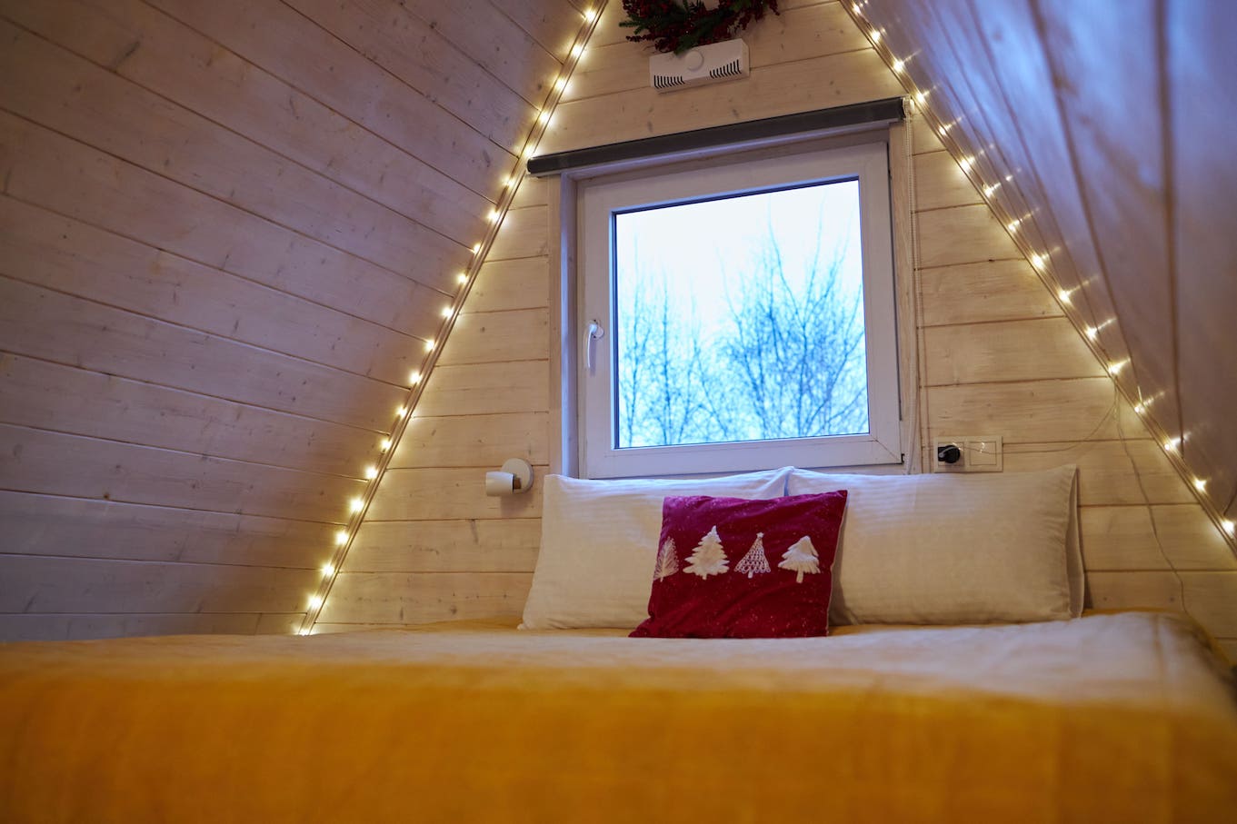 Уютные домики для спокойного отдыха зимой с баней и купелью в Подмосковье