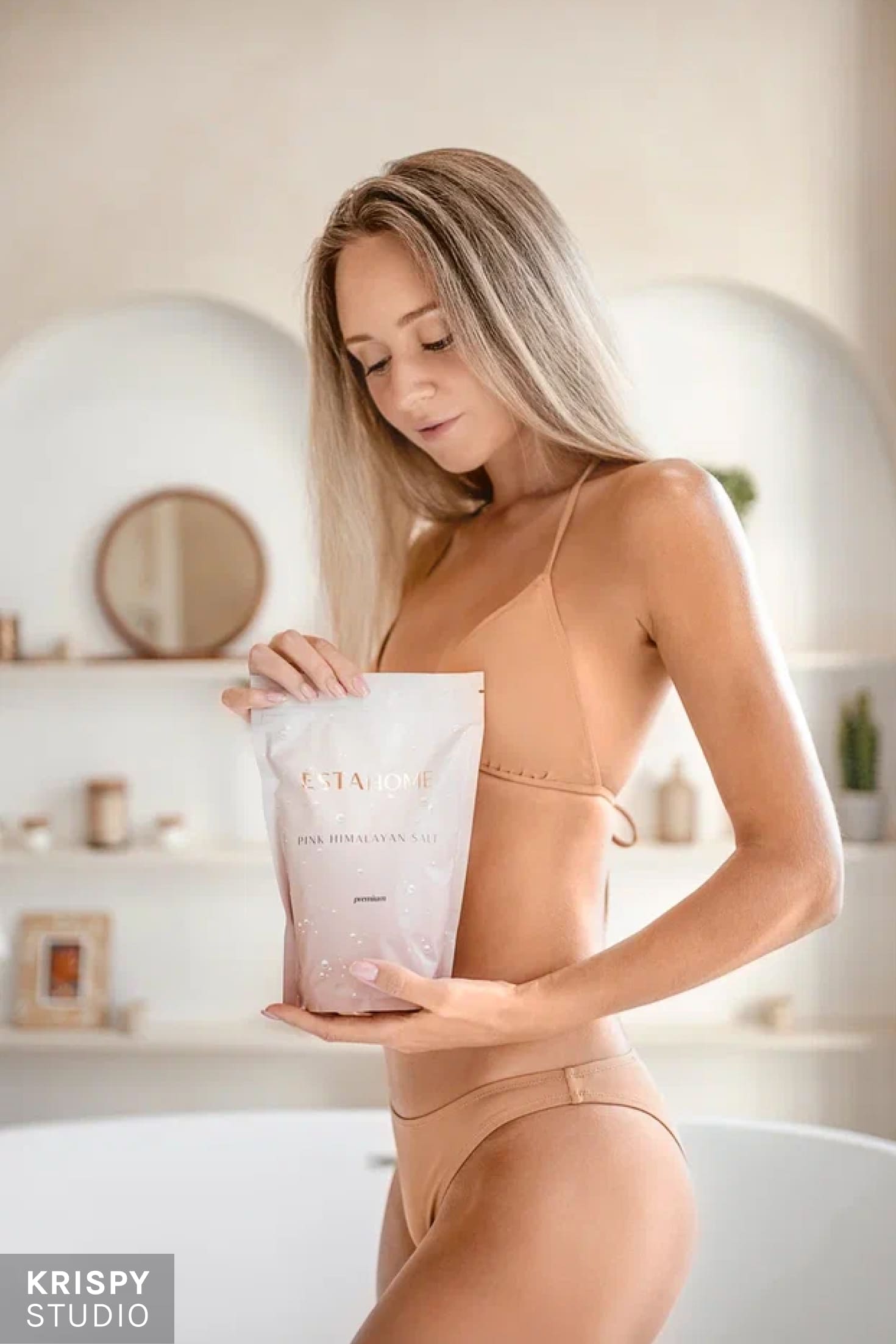 Нежная фотосессия с моделью и солью для ванн ESTAHOME