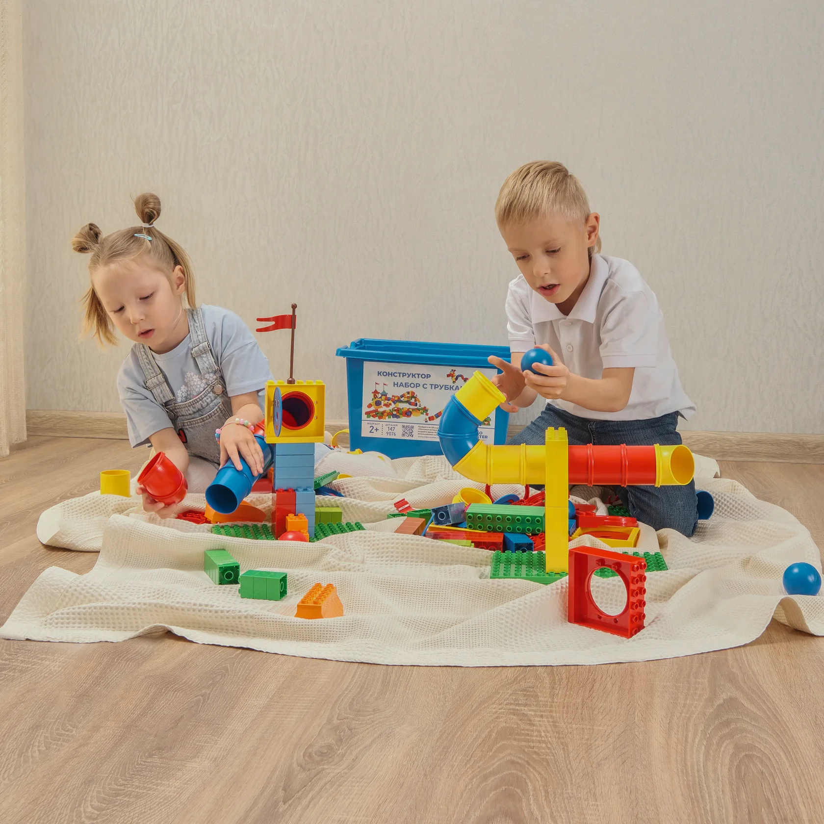 Фото детей, играющих с игрушками