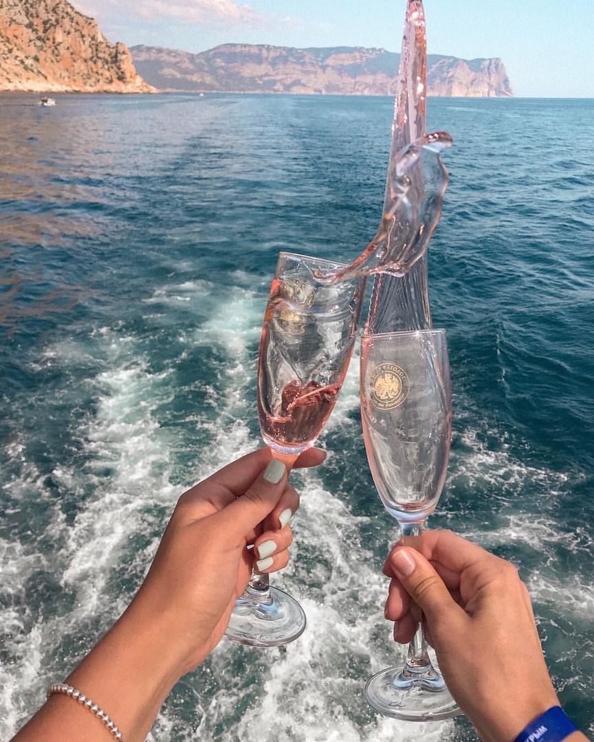 Шампанское и море
