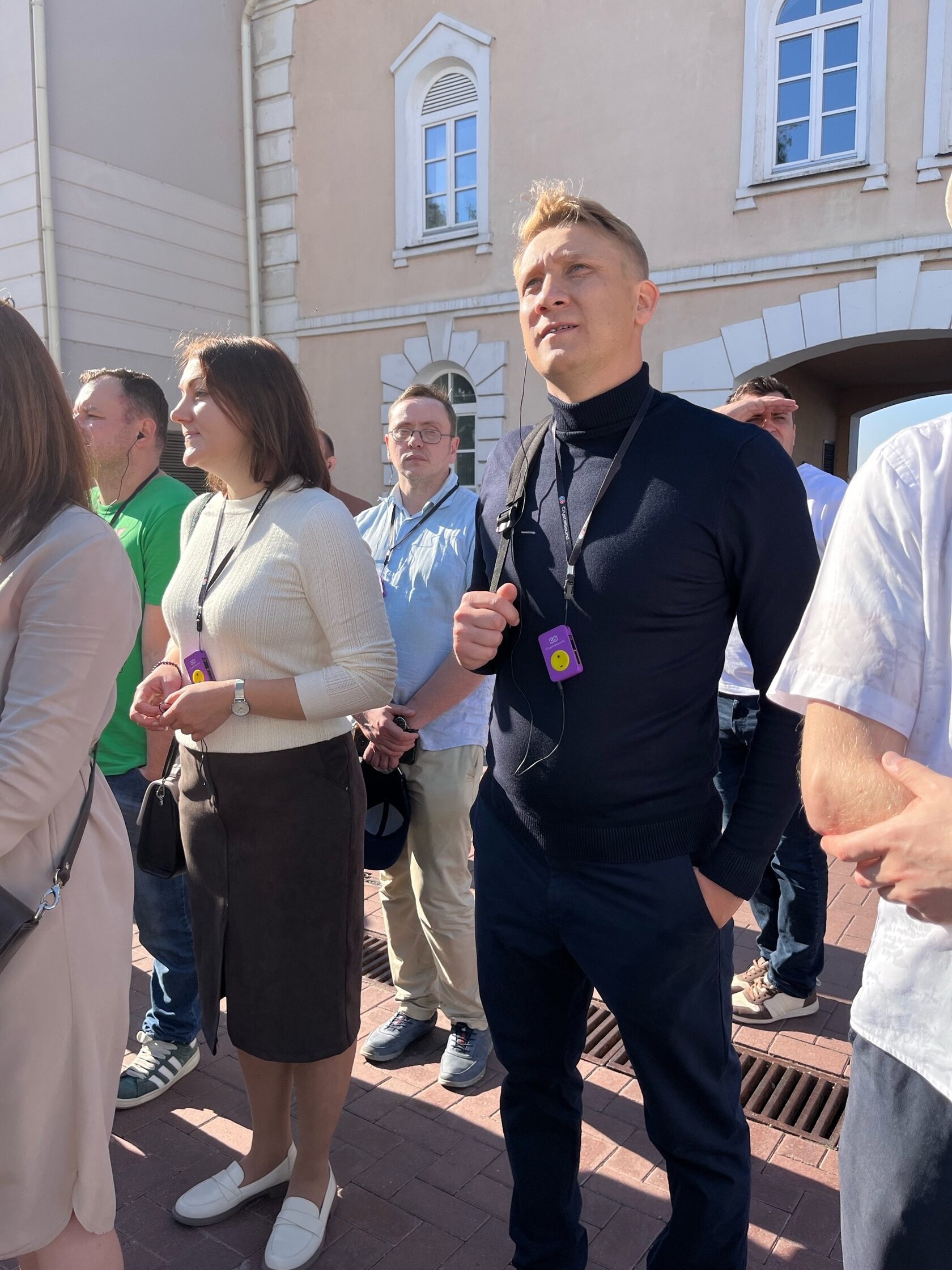 Современный танец в луче прожектора