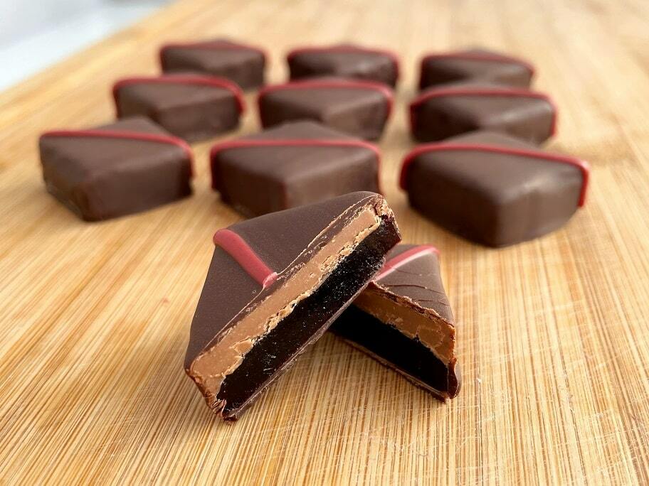 Нарезные конфеты вишня с арахисом