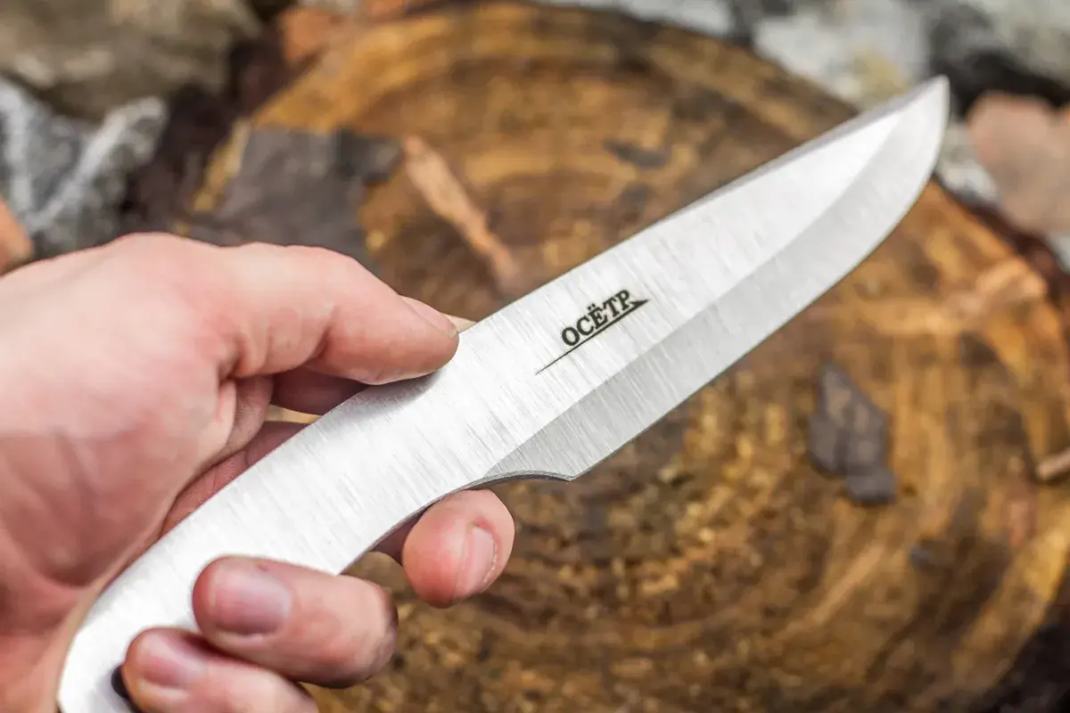 Osetr sport throwing knife handle and balance detail