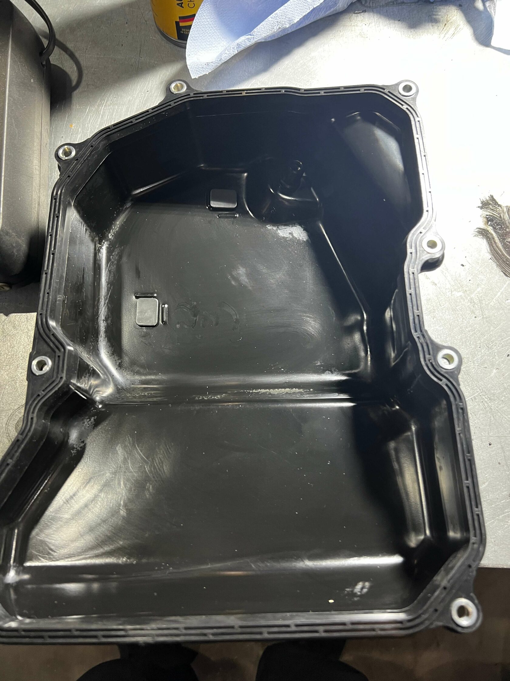 Чистый поддон АКПП после мойки