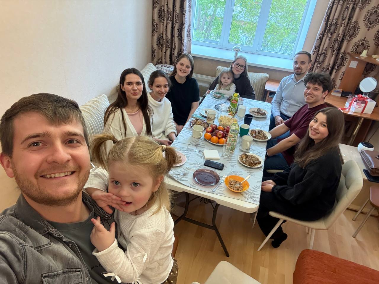 Домашняя церковь за столом