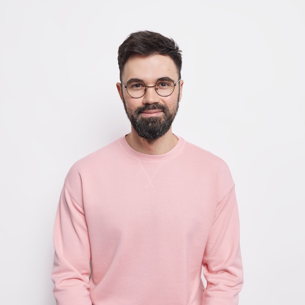 https://ru.freepik.com/free-photo/confident-bearded-macho-man-looks-pleased-has-friendly-kind-grin-on-face-wears-round-spectacles-pink-jumper_15223934.htm