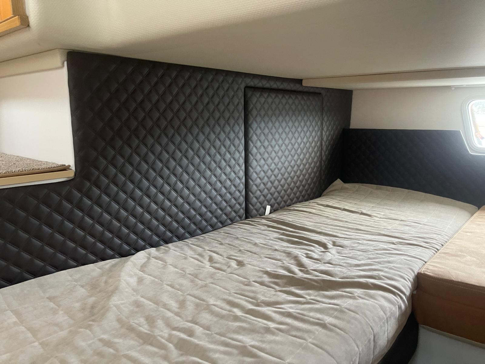 Nord Star 33+ носовая каюта с двуспальной кроватью