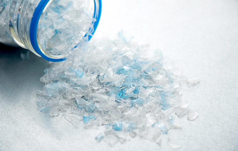 Вторичный полиэтилентерефталат в виде хлопьев (флекс) производства СИБУР марки Vivilen Изображение: СИБУР