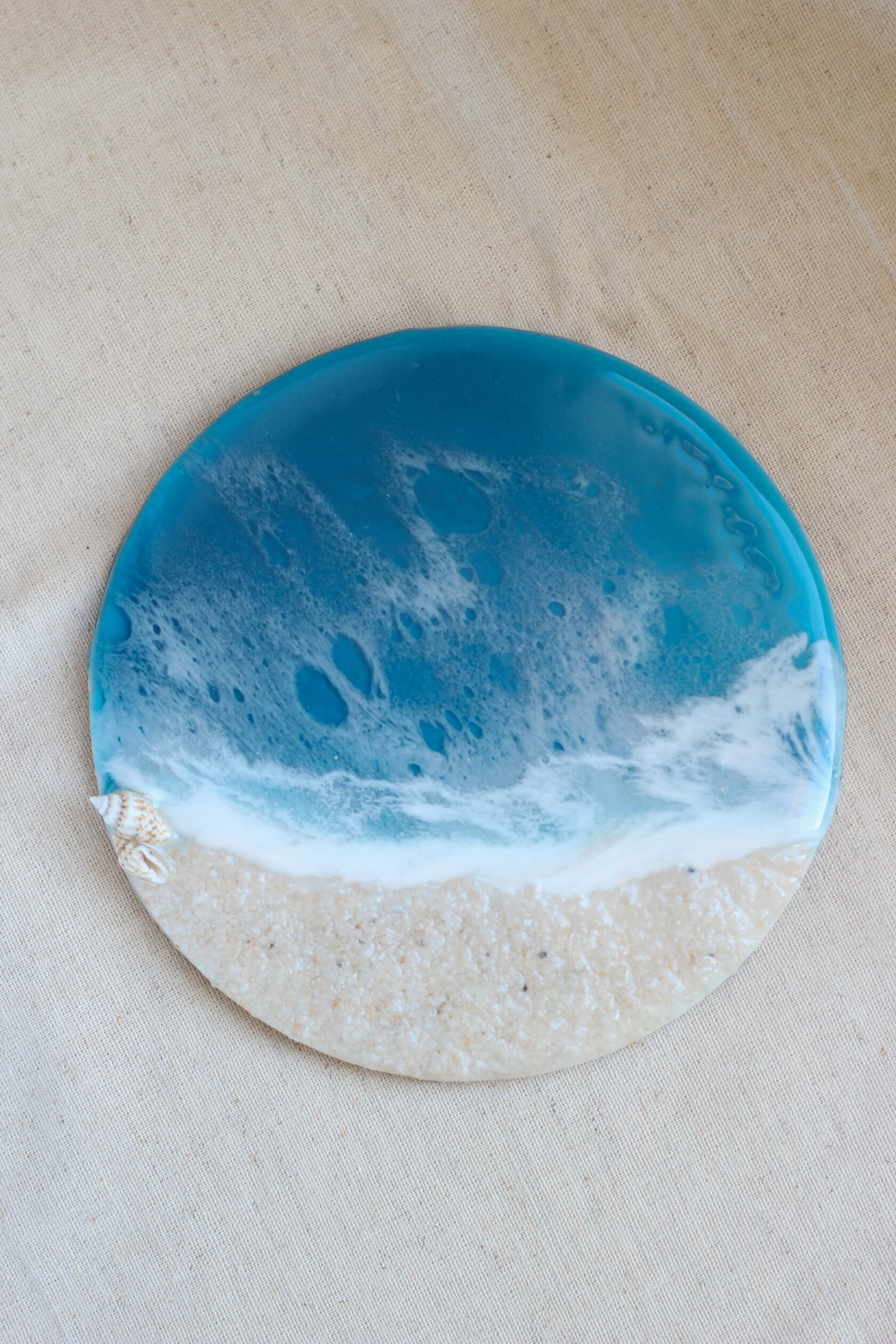 Круглый подстаканник из эпоксидной смолы с эффектом моря
