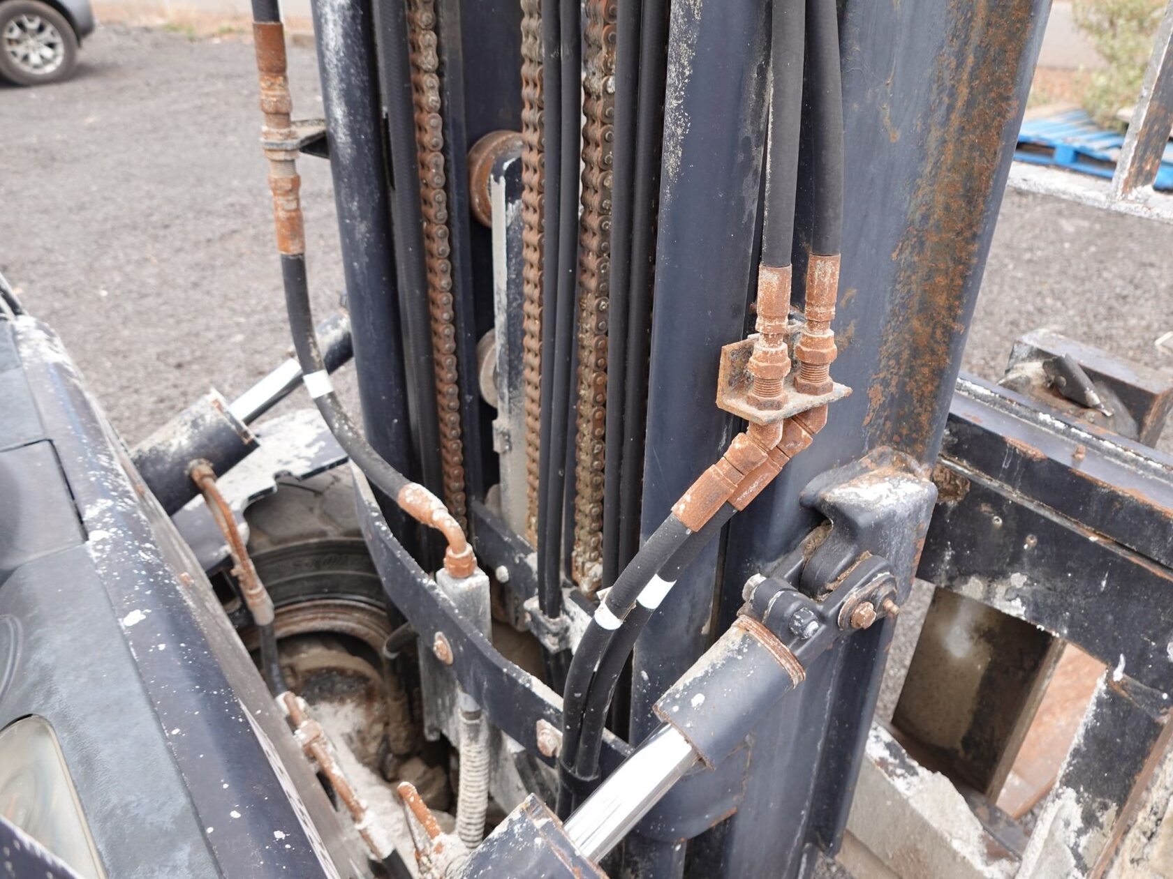 Мачта вилочного погрузчика Doosan для статьи о цепях роликах и гидравлике подъёма