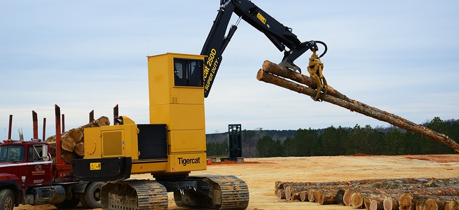 Logging track. Лесопогрузчик Tigercat t250b. Погрузчик Тигеркат 250. Tigercat t250b лесопогрузчик габариты. Колесный харвестер Tigercat 1165.