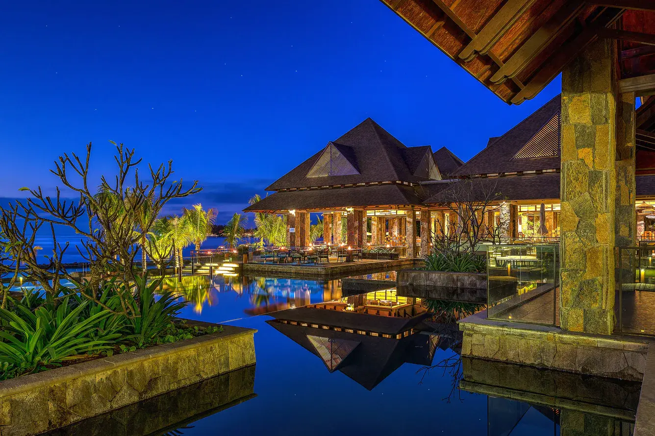 Скидки на отель The Westin Turtle Bay Resort & Spa расположен в живописной Turtle Bay, рядом с одним из старейших морских парков острова, и сочетает отдых у океана, wellness‑подход и насыщенную инфраструктуру для семей.