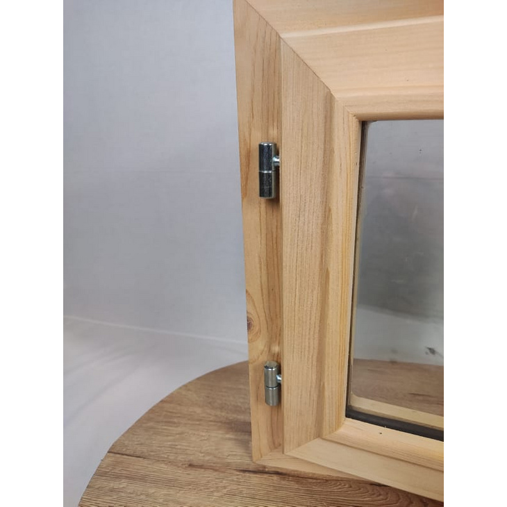 окно из кедра с ручкой