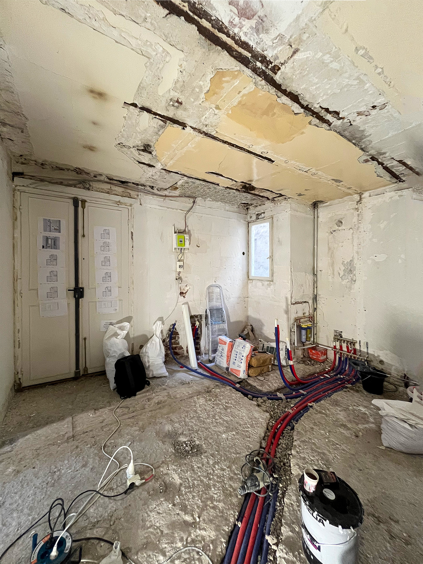 Préparation des sols et réseaux techniques lors d’une rénovation d’appartement à Paris