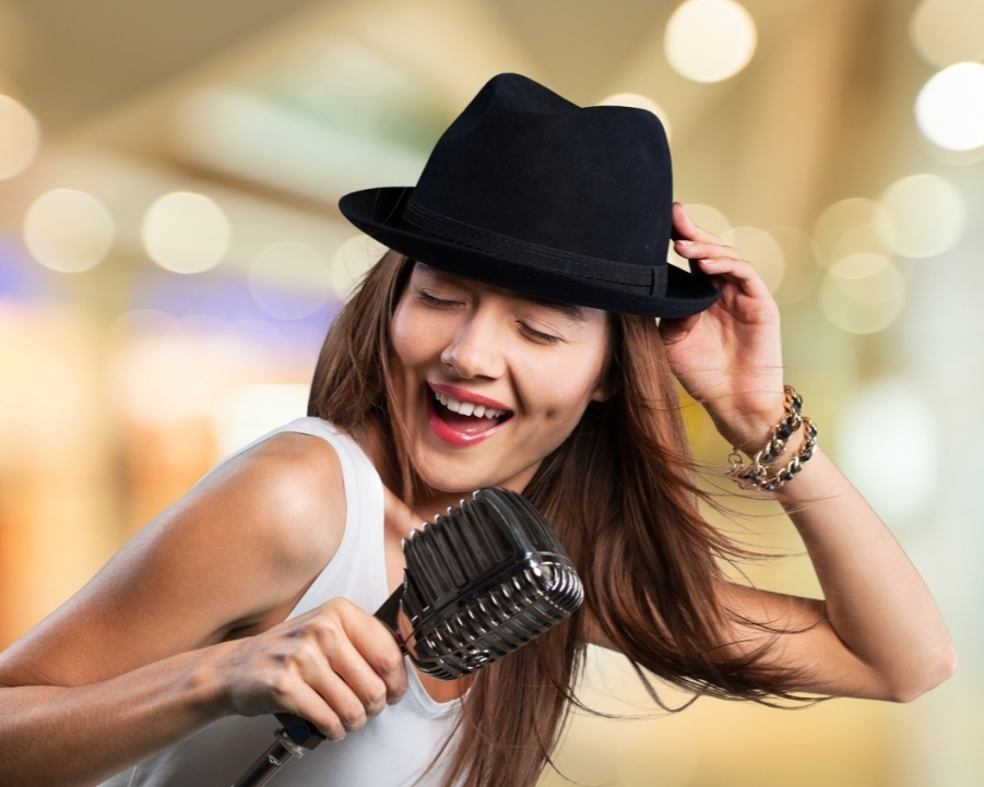 фото нанесения макияжа на лицо девушки 