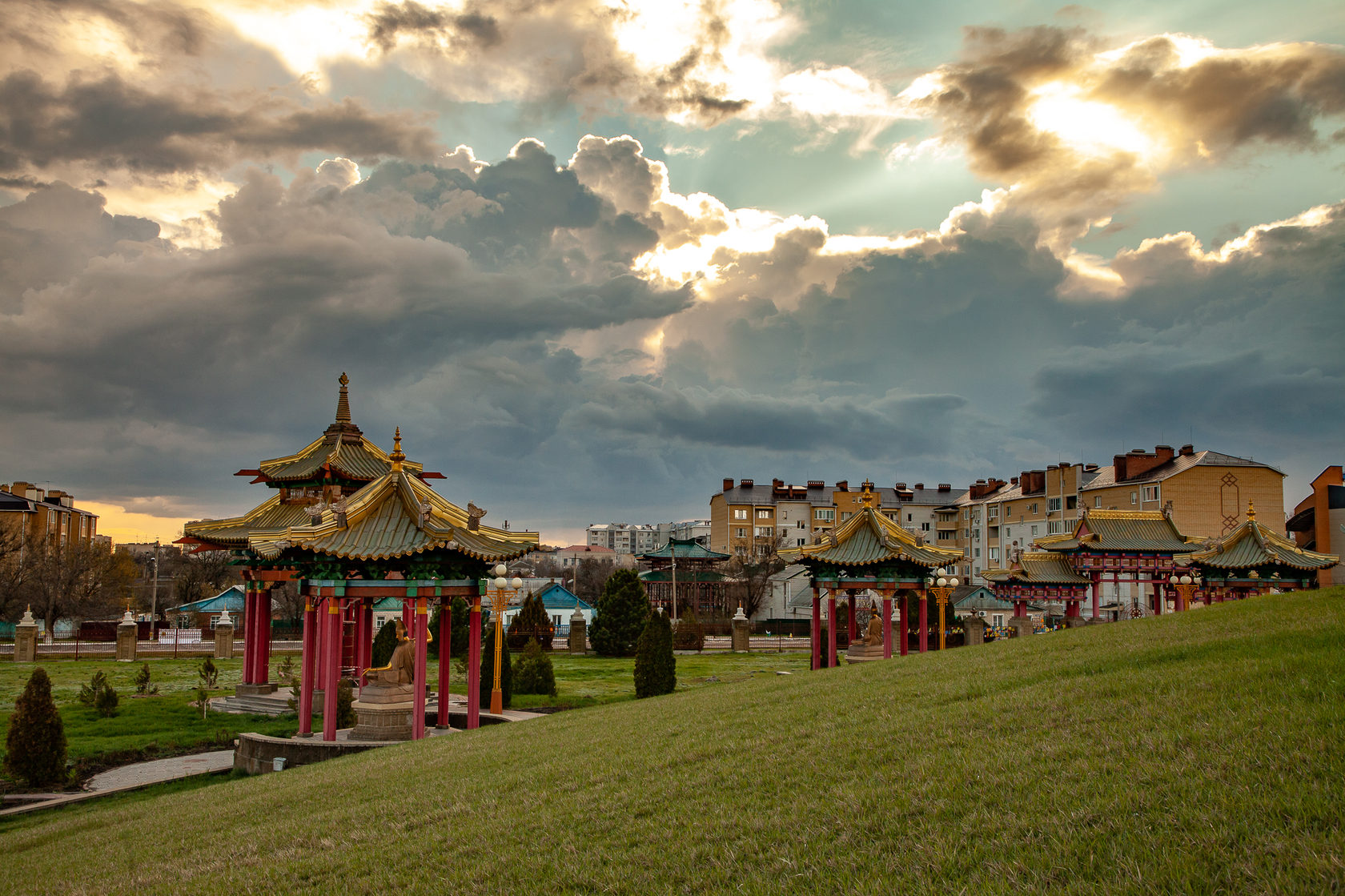 Буддизм в Калмыкии. Куда поехать на выходные из Элисты. Buddhism in kalmykia. Элиста город как туда поехать и на чем.