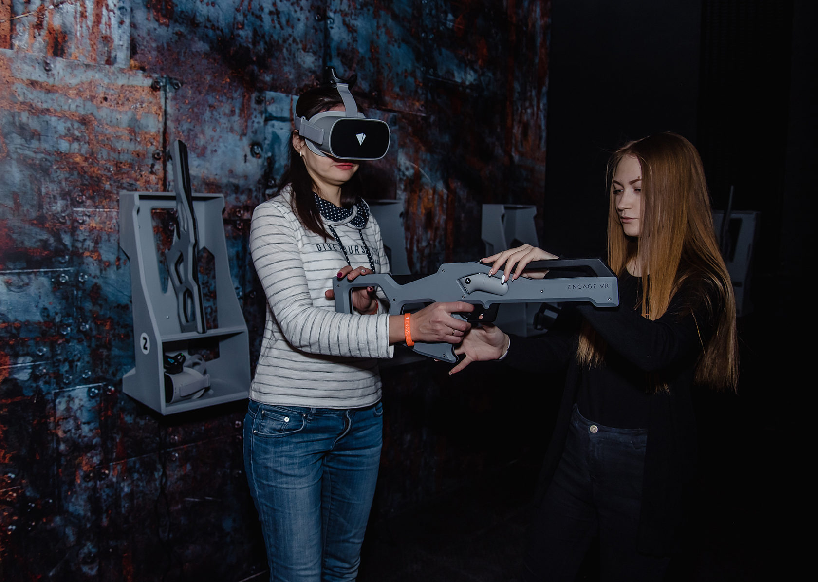Vr пенза. Парк развлечений engage VR. Engage VR Москва. Парк виртуальной реальности Пенза. Виртуальная реальность игры в парке.