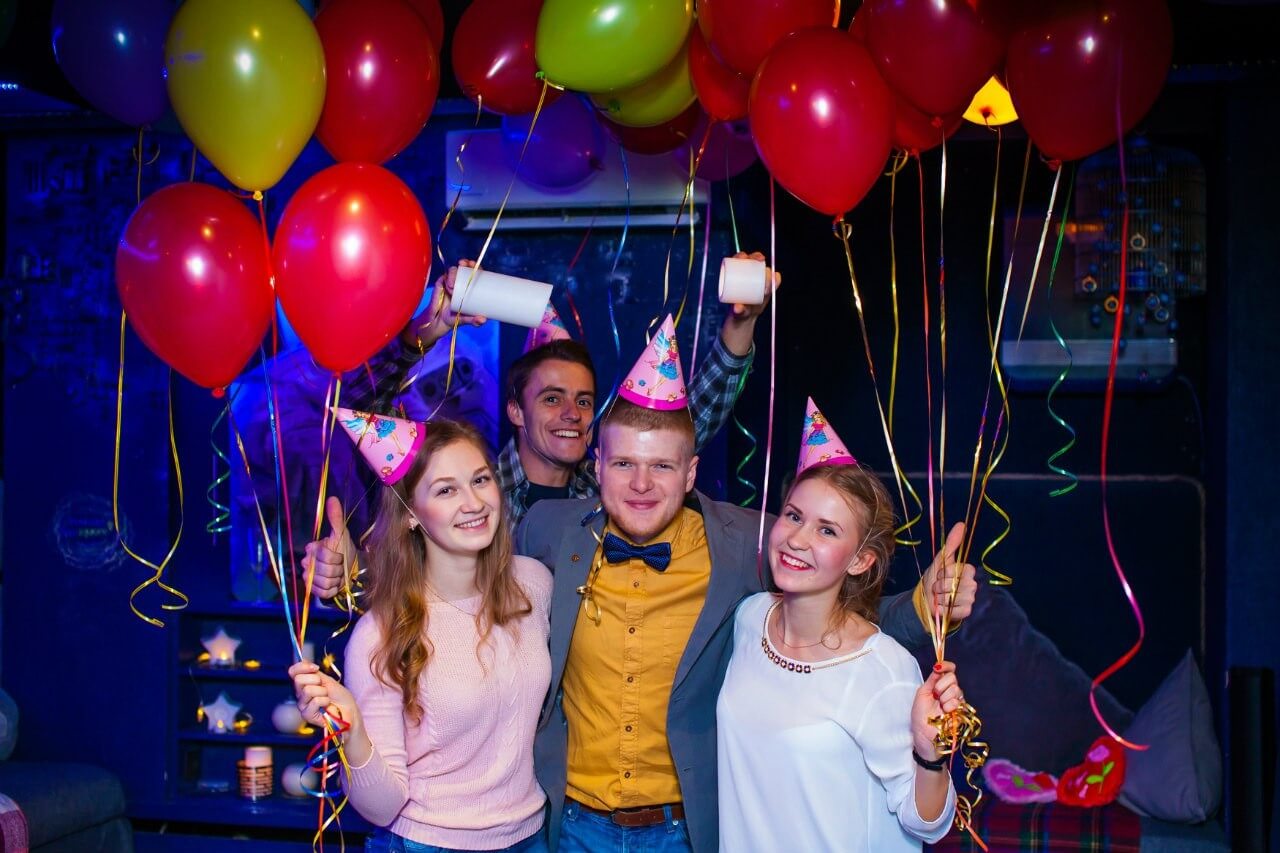 Отметить день рождения в калуге. Организовать день рождения взрослому. День рождения в кафе. Необычный день рождения в Москве взрослому. Где можно отпраздновать взрослый день рождения.