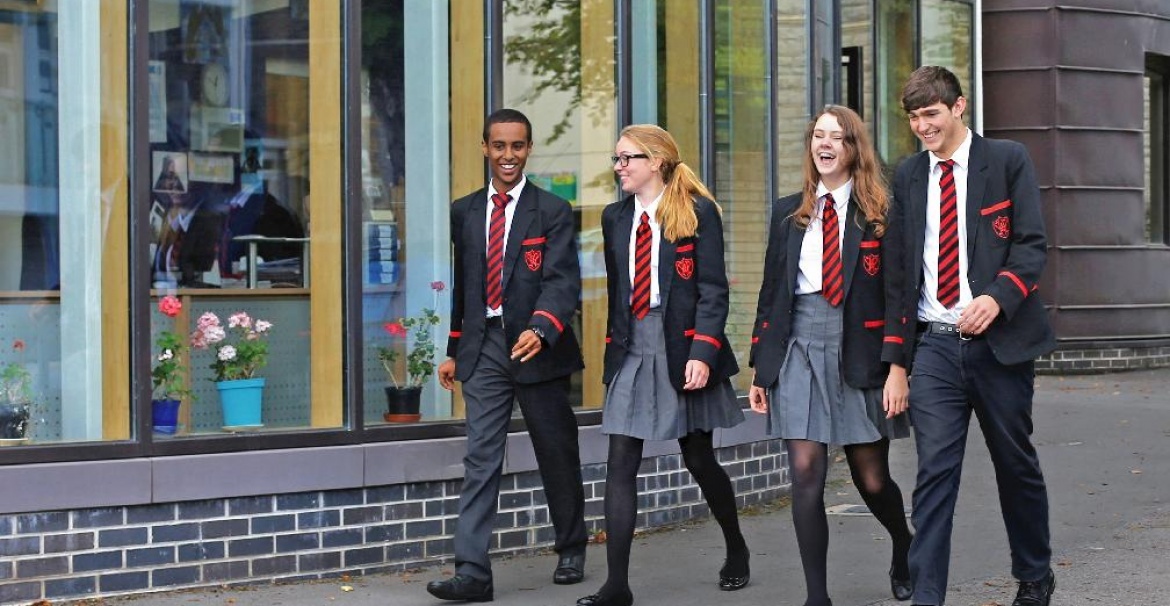 Школа okham англия. Форма в школах англии. Элитная школа. Форма школьников в англии. Школа в лондоне оксфорд.