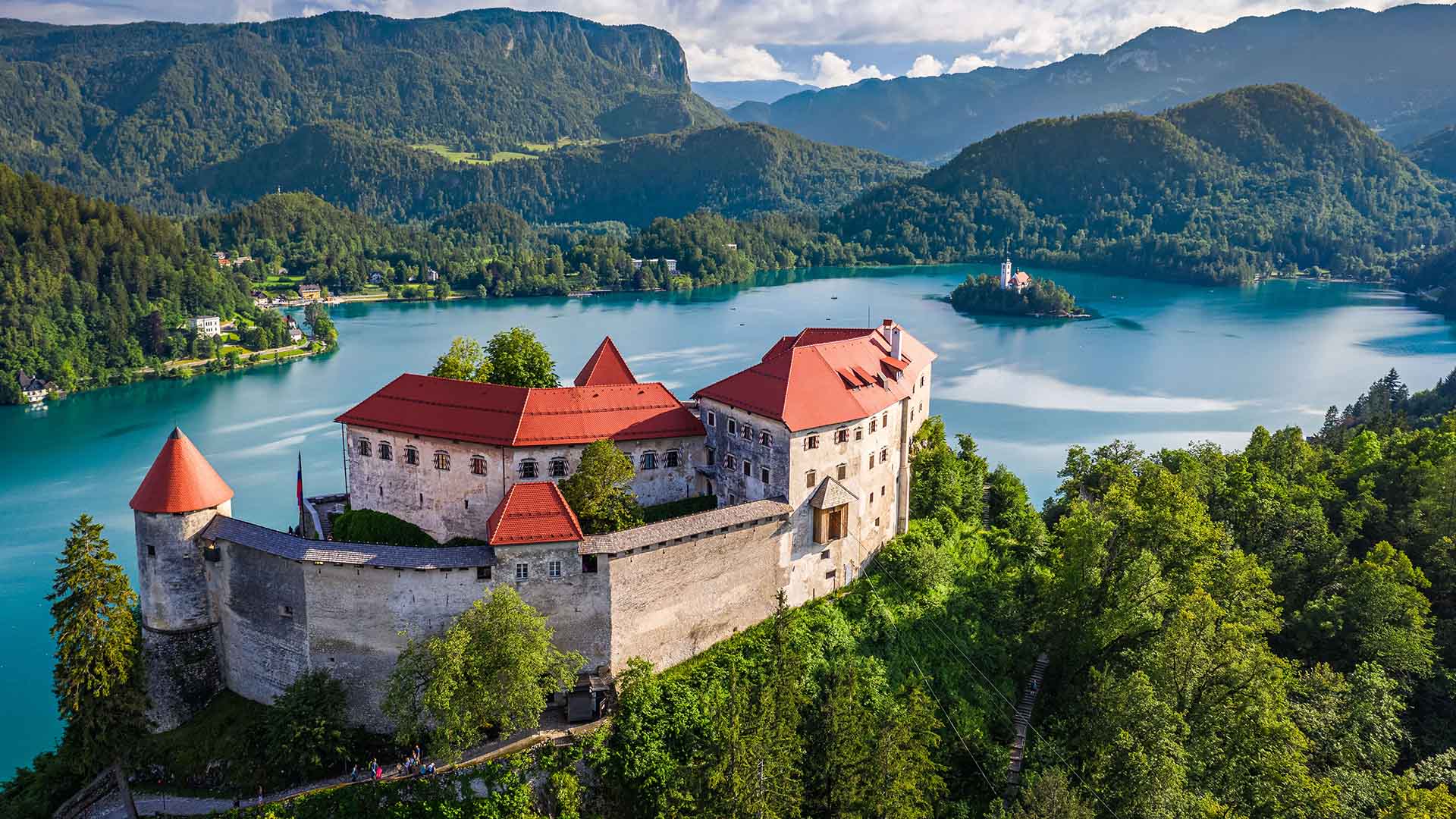 Бледский замок. Бледский замок Словения. Озеро Блед. Бледский замок, Словения (XI век). Остров Бледского озера, Словения.