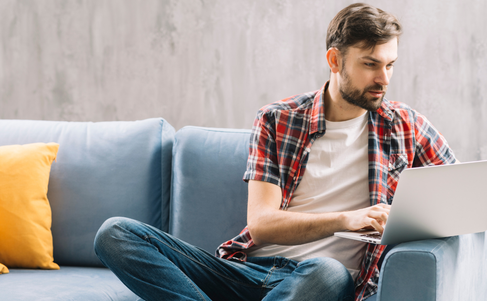 Sofa для мужчин. Man sitting on Sofa. Man sitting on Sofa with Laptop. Notebook on Sofa.